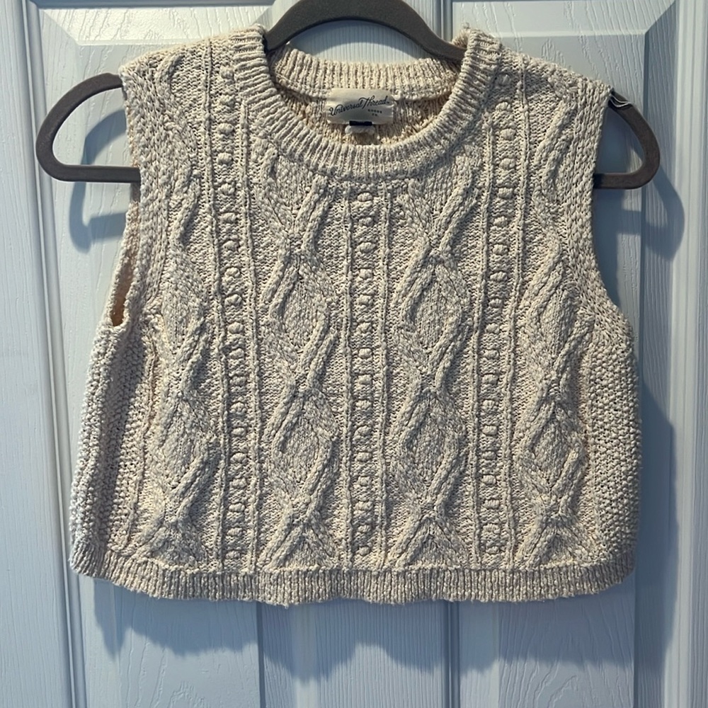 Universal thread sweater vest, medium, cream color